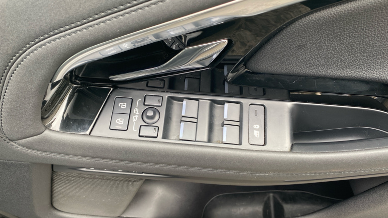 Land Rover Range Rover Evoque 2.0 D200 R-Dynamic SE 5dr Auto Diesel Hatchback